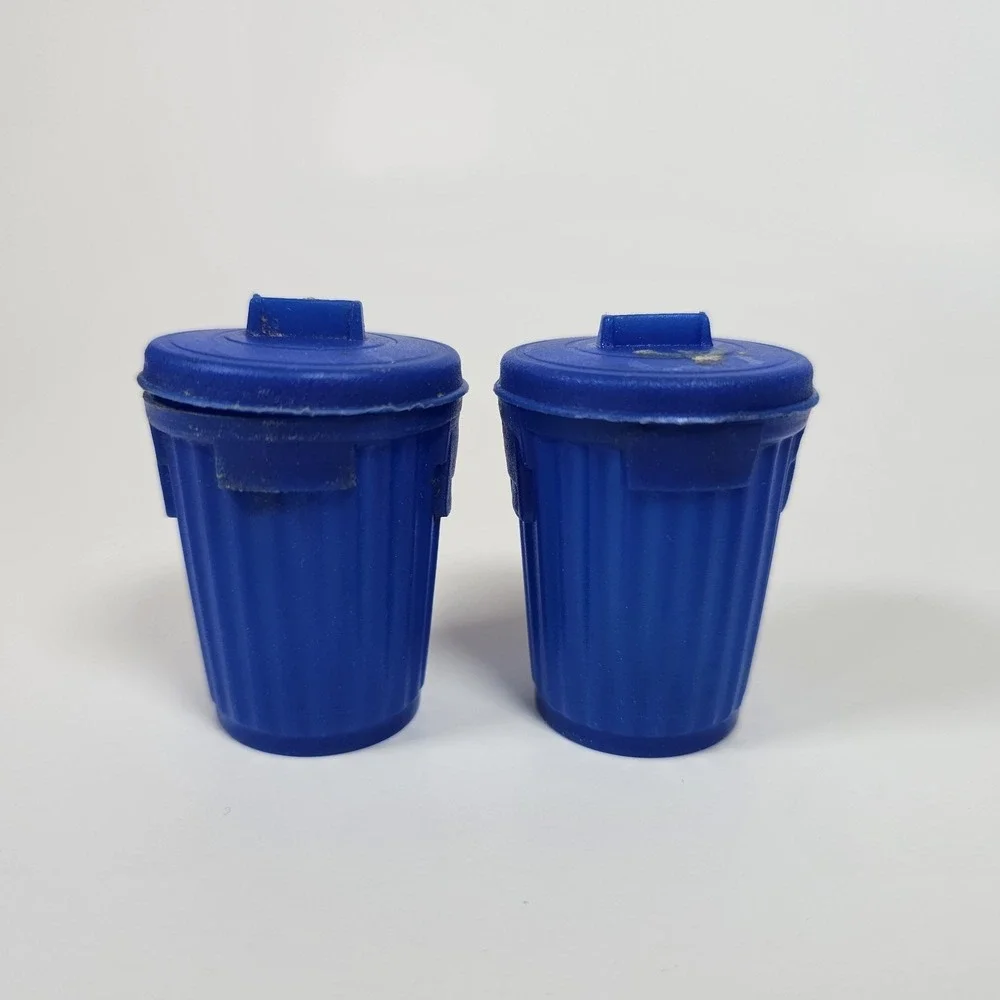 Vintage‎ 1981 Topps GARBAGE CANDY Trash Can Candy Container SERIES 3 BLUE
